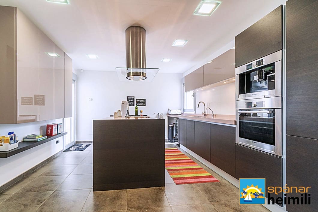 5 bedroom Villa for sale in Cabo Roig with pool - € 1,180,000 (Ref: 9404241)