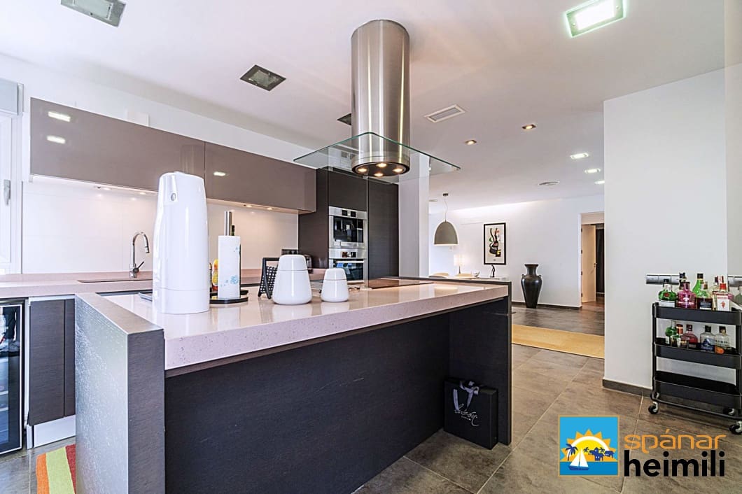 5 bedroom Villa for sale in Cabo Roig with pool - € 1,180,000 (Ref: 9404241)