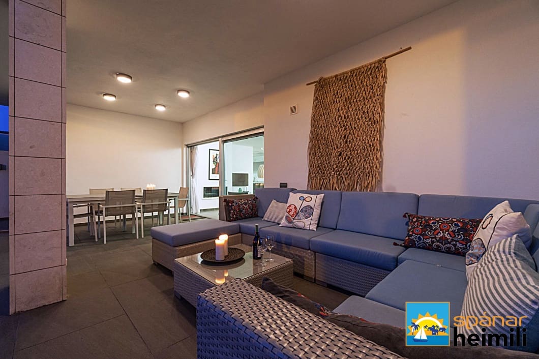 5 bedroom Villa for sale in Cabo Roig with pool - € 1,180,000 (Ref: 9404241)