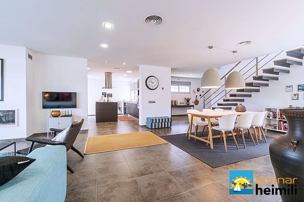 5 bedroom Villa for sale in Cabo Roig with pool - € 1,180,000 (Ref: 9404241)