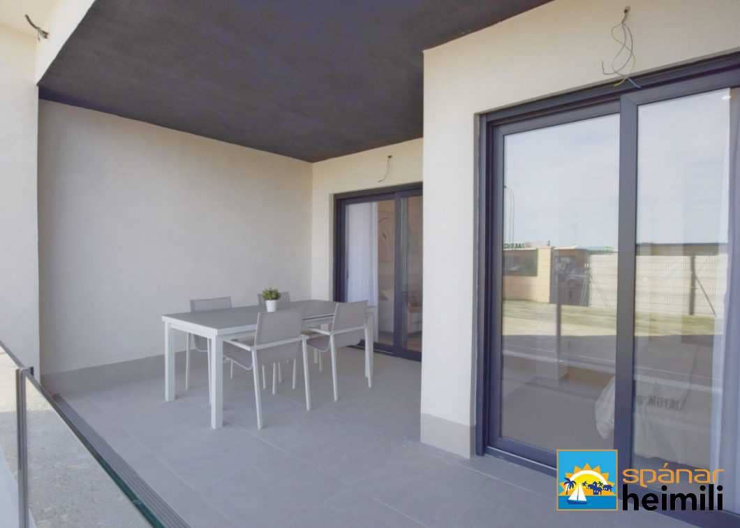 3 sypialnia Penthouse na sprzedaż w Torrevieja z basenem - 530 000 € (Ref: 9404245)