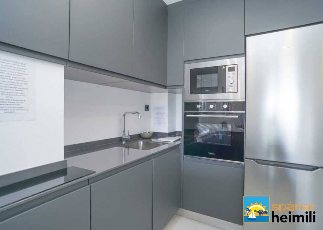 3 sypialnia Penthouse na sprzedaż w Torrevieja z basenem - 530 000 € (Ref: 9404245)