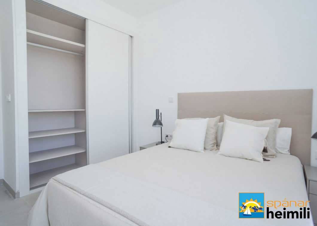 3 sypialnia Penthouse na sprzedaż w Torrevieja z basenem - 530 000 € (Ref: 9404245)