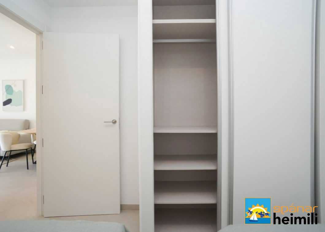 3 sypialnia Penthouse na sprzedaż w Torrevieja z basenem - 530 000 € (Ref: 9404245)