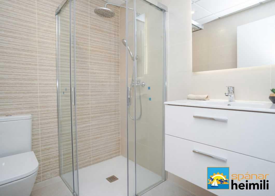 3 sypialnia Penthouse na sprzedaż w Torrevieja z basenem - 530 000 € (Ref: 9404245)