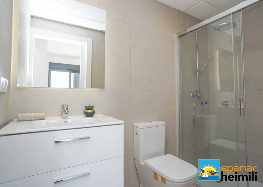 3 sypialnia Penthouse na sprzedaż w Torrevieja z basenem - 530 000 € (Ref: 9404245)