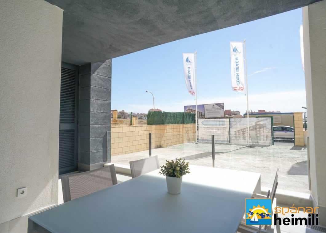 3 sypialnia Penthouse na sprzedaż w Torrevieja z basenem - 530 000 € (Ref: 9404245)