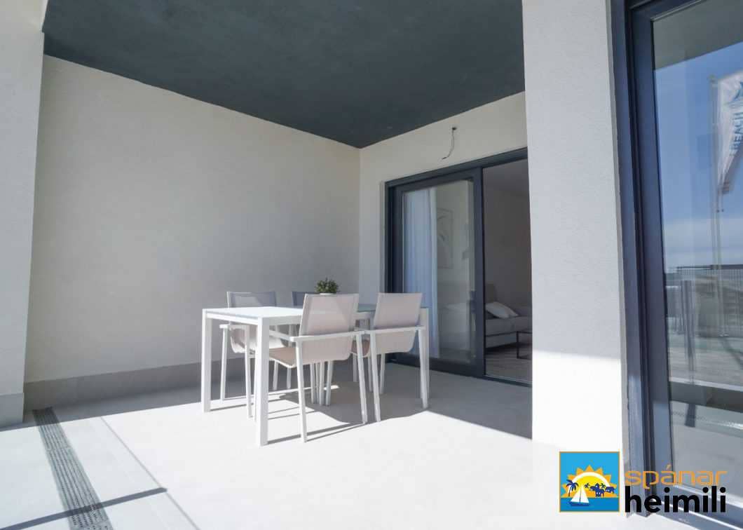 3 sypialnia Penthouse na sprzedaż w Torrevieja z basenem - 530 000 € (Ref: 9404245)
