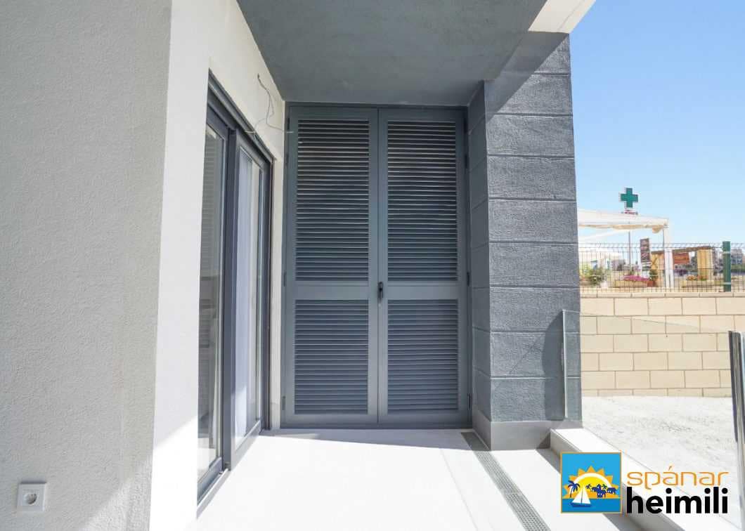 3 sypialnia Penthouse na sprzedaż w Torrevieja z basenem - 530 000 € (Ref: 9404245)