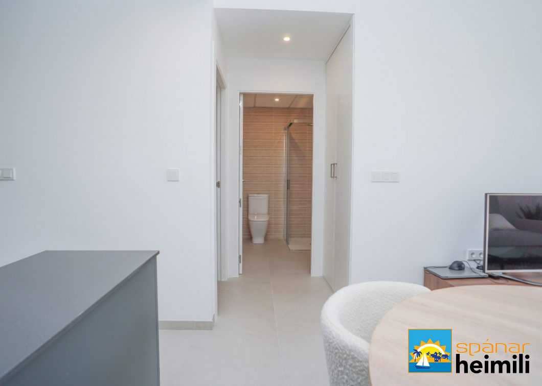 3 sypialnia Penthouse na sprzedaż w Torrevieja z basenem - 530 000 € (Ref: 9404245)