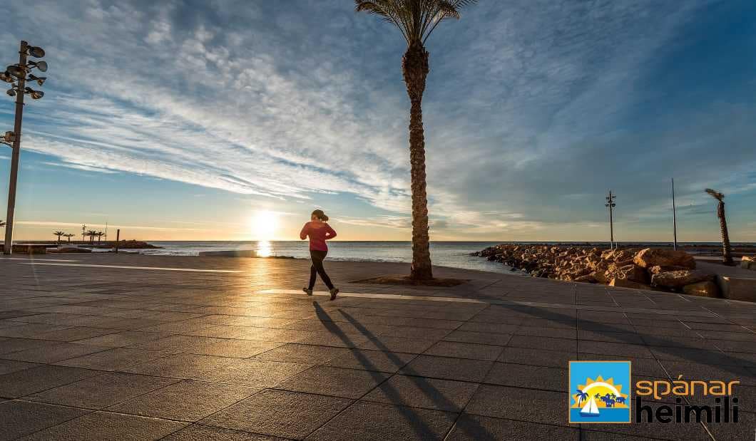 3 sypialnia Penthouse na sprzedaż w Torrevieja z basenem - 530 000 € (Ref: 9404245)