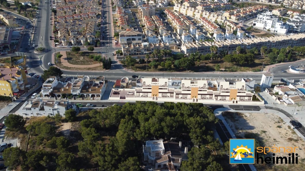 2 makuuhuone Omakotitalo myytävänä paikassa Villamartin mukana uima-altaan - 328 000 € (Ref: 9404247)