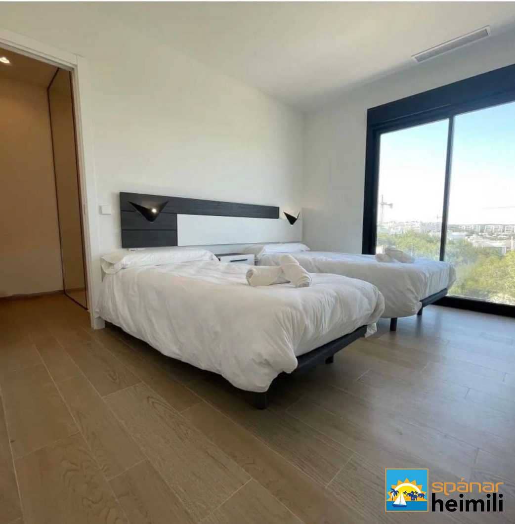 4 bedroom Apartment for sale in Las Colinas Golf with pool - € 490,000 (Ref: 9404251)