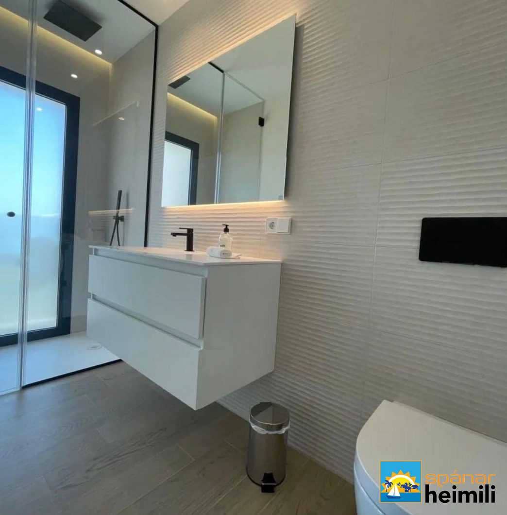 4 bedroom Apartment for sale in Las Colinas Golf with pool - € 490,000 (Ref: 9404251)