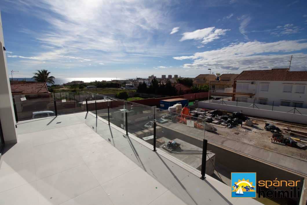 4 slaapkamer Villa te koop in Torrevieja met zwembad - € 1.750.000 (Ref: 9404256)