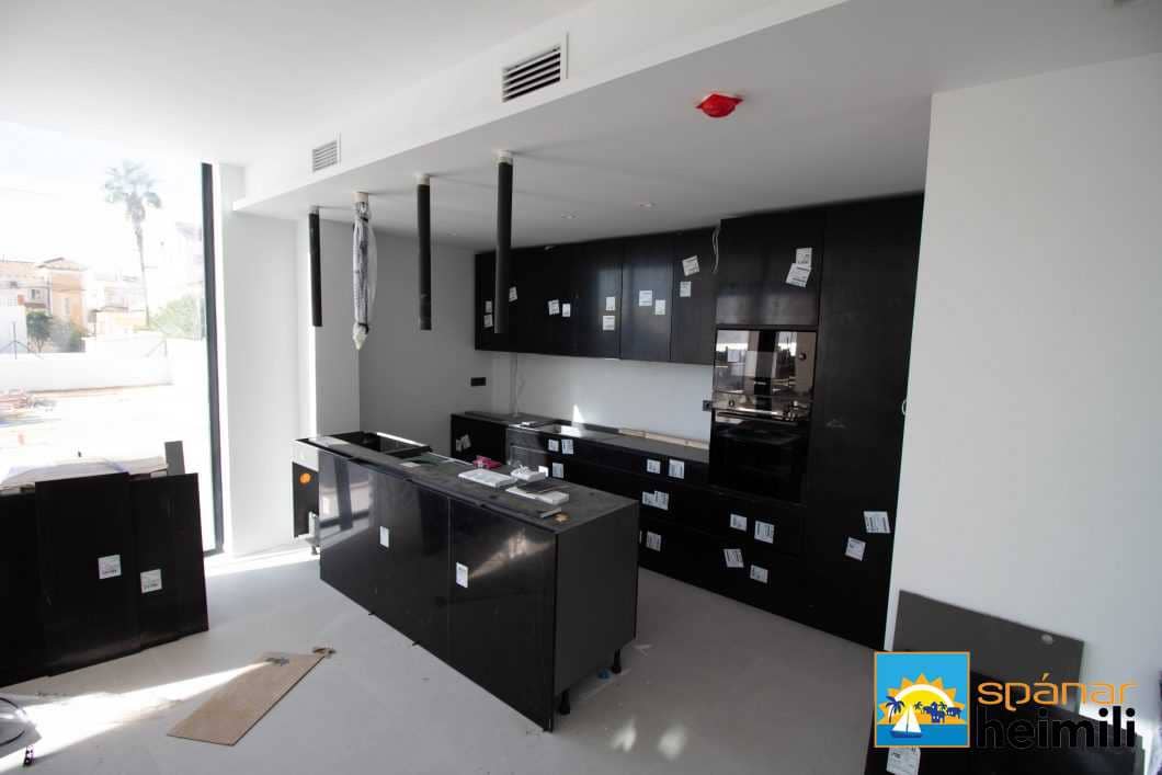 4 slaapkamer Villa te koop in Torrevieja met zwembad - € 1.750.000 (Ref: 9404256)