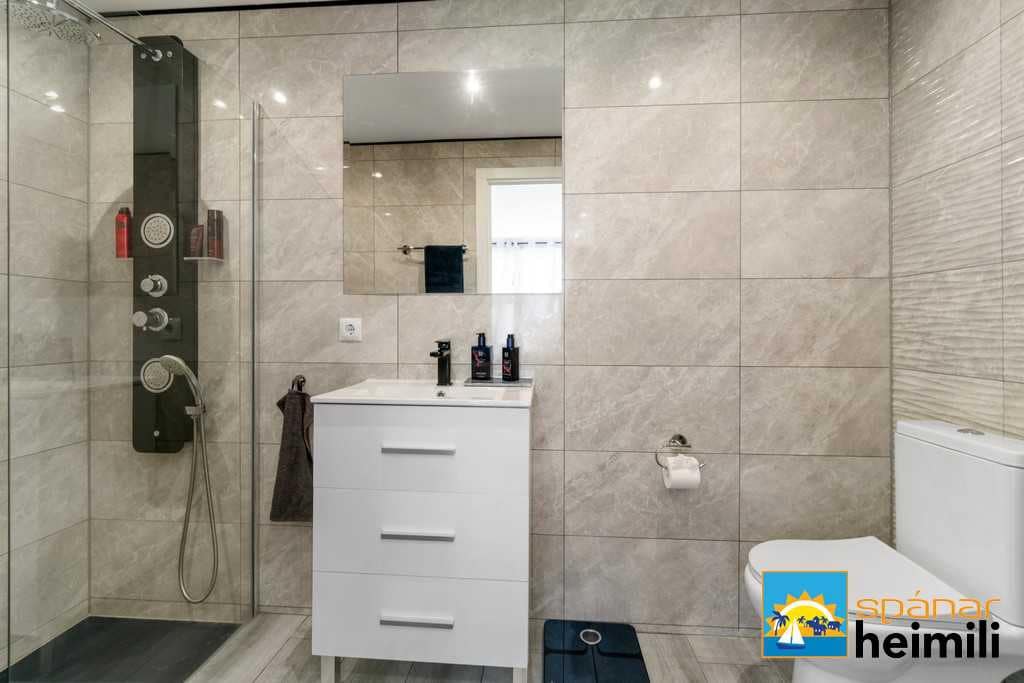 3 bedroom Villa for sale in Cabo Roig with pool - € 404,500 (Ref: 9404260)