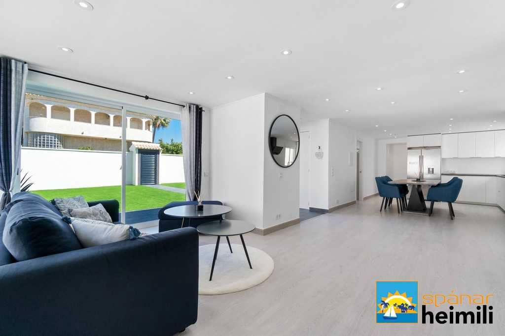 3 bedroom Villa for sale in Cabo Roig with pool - € 404,500 (Ref: 9404260)