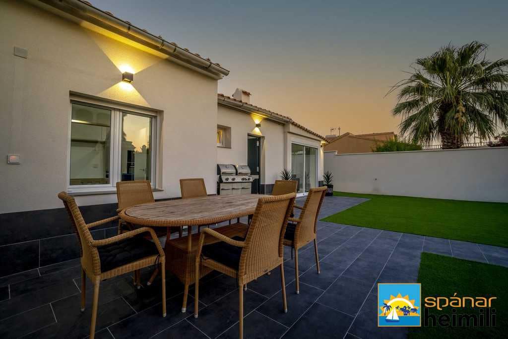 3 bedroom Villa for sale in Cabo Roig with pool - € 404,500 (Ref: 9404260)