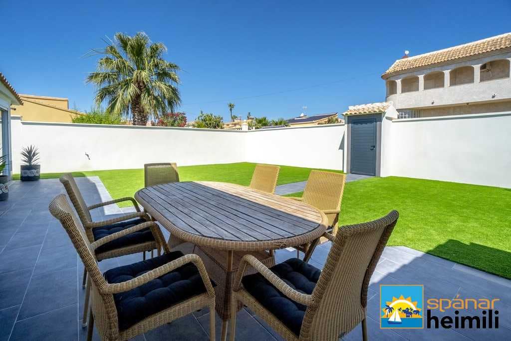 3 bedroom Villa for sale in Cabo Roig with pool - € 404,500 (Ref: 9404260)