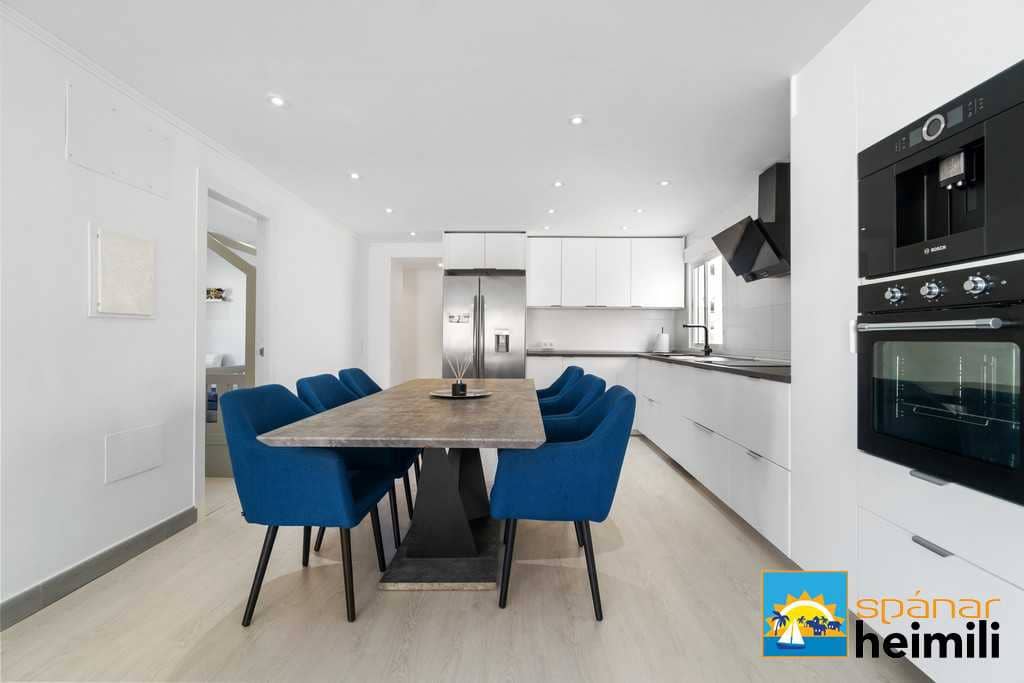 3 bedroom Villa for sale in Cabo Roig with pool - € 404,500 (Ref: 9404260)