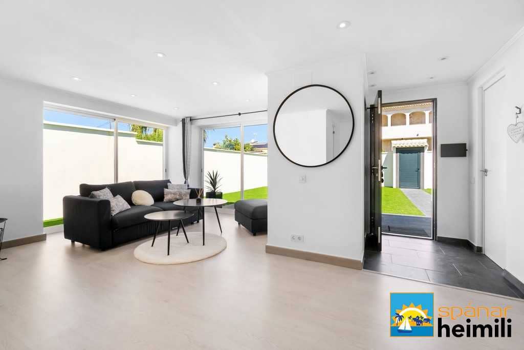 3 bedroom Villa for sale in Cabo Roig with pool - € 404,500 (Ref: 9404260)