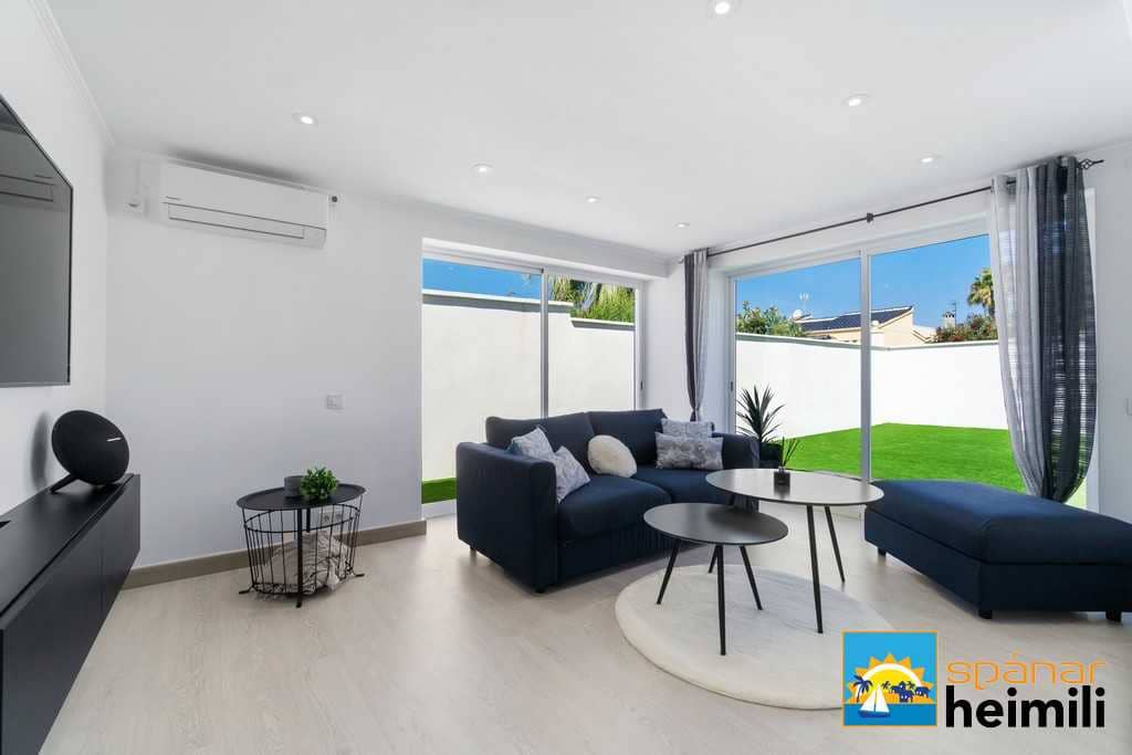 3 bedroom Villa for sale in Cabo Roig with pool - € 404,500 (Ref: 9404260)