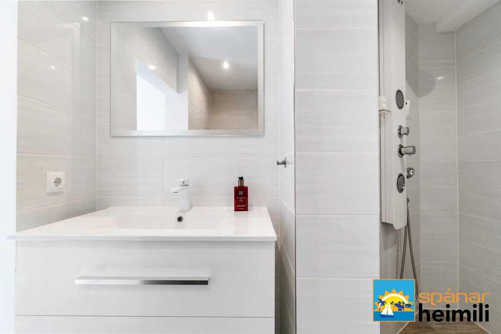 3 bedroom Villa for sale in Cabo Roig with pool - € 404,500 (Ref: 9404260)