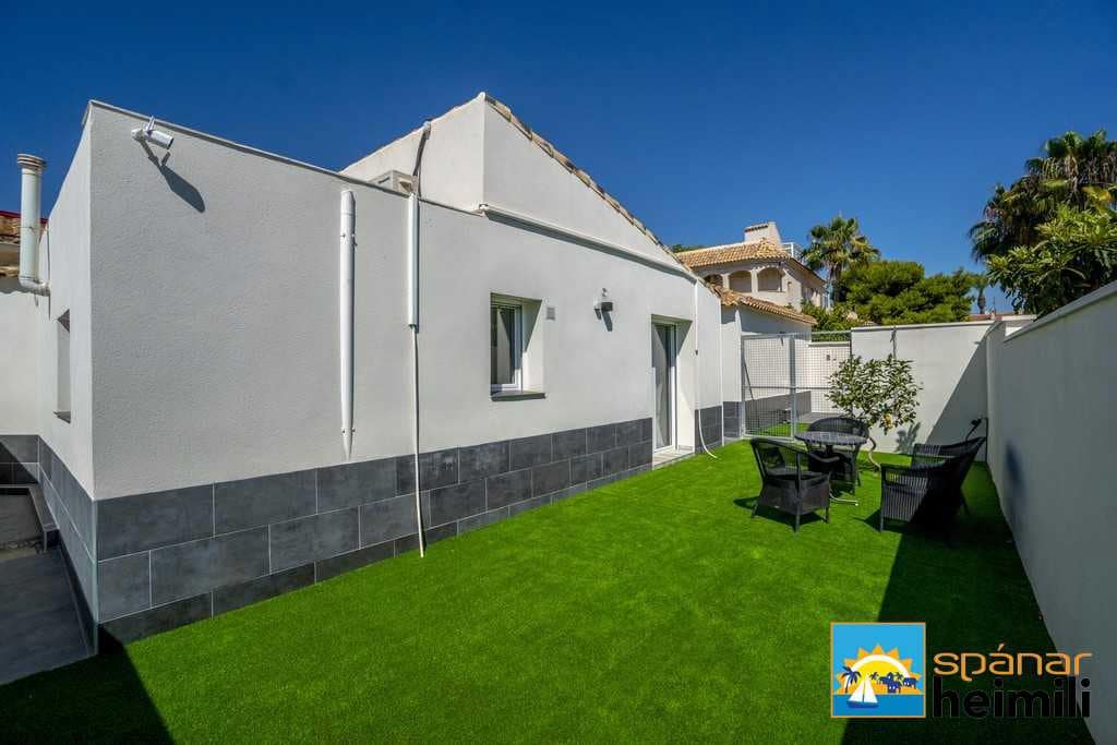 3 bedroom Villa for sale in Cabo Roig with pool - € 404,500 (Ref: 9404260)