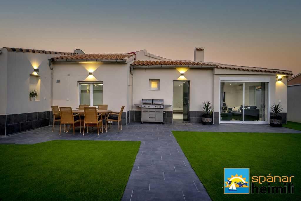 3 bedroom Villa for sale in Cabo Roig with pool - € 404,500 (Ref: 9404260)