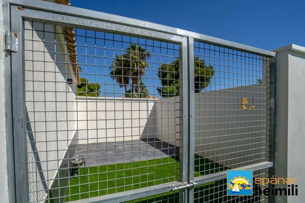 3 bedroom Villa for sale in Cabo Roig with pool - € 404,500 (Ref: 9404260)