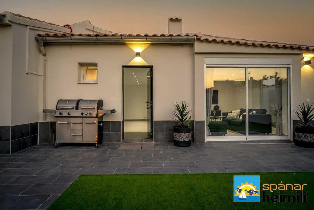 3 bedroom Villa for sale in Cabo Roig with pool - € 404,500 (Ref: 9404260)