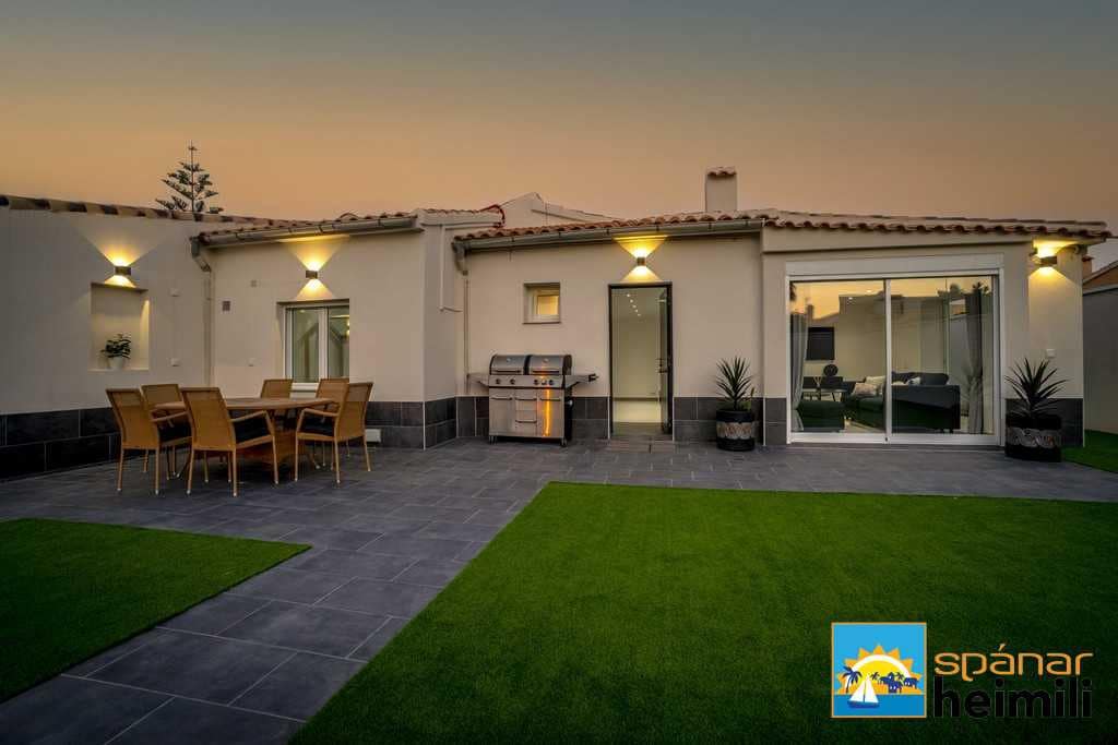 3 bedroom Villa for sale in Cabo Roig with pool - € 404,500 (Ref: 9404260)