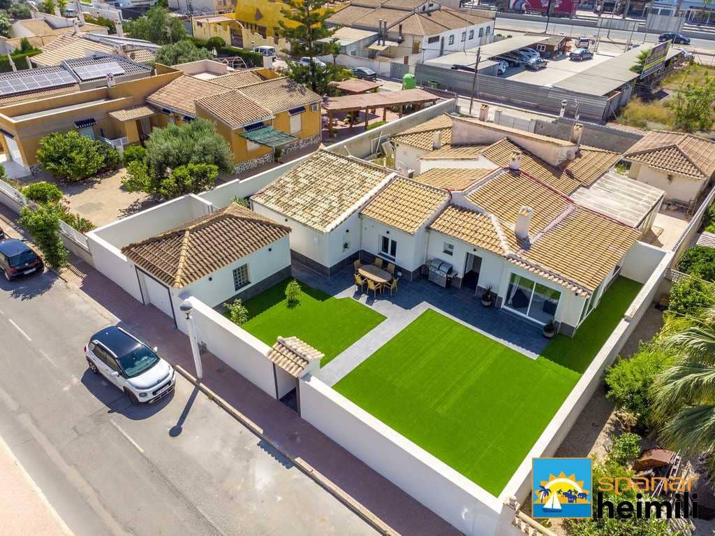 3 bedroom Villa for sale in Cabo Roig with pool - € 404,500 (Ref: 9404260)