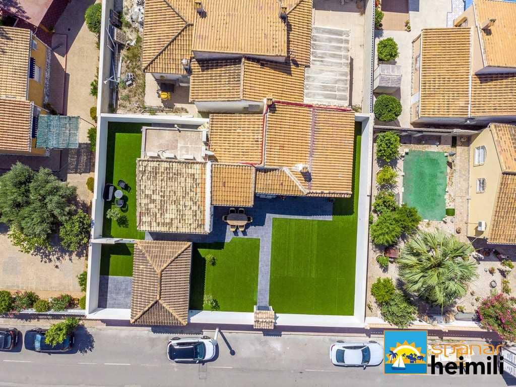 3 bedroom Villa for sale in Cabo Roig with pool - € 404,500 (Ref: 9404260)