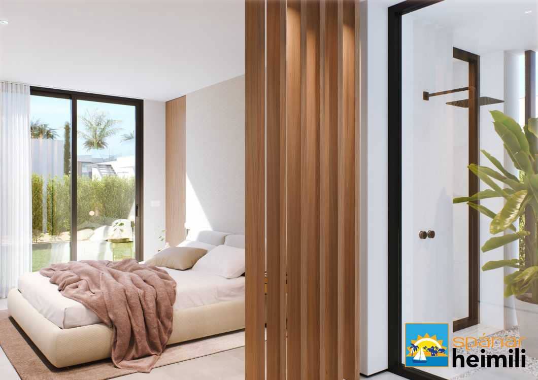 3 bedroom Villa for sale in Los Alcazares with pool - € 780,000 (Ref: 9404269)