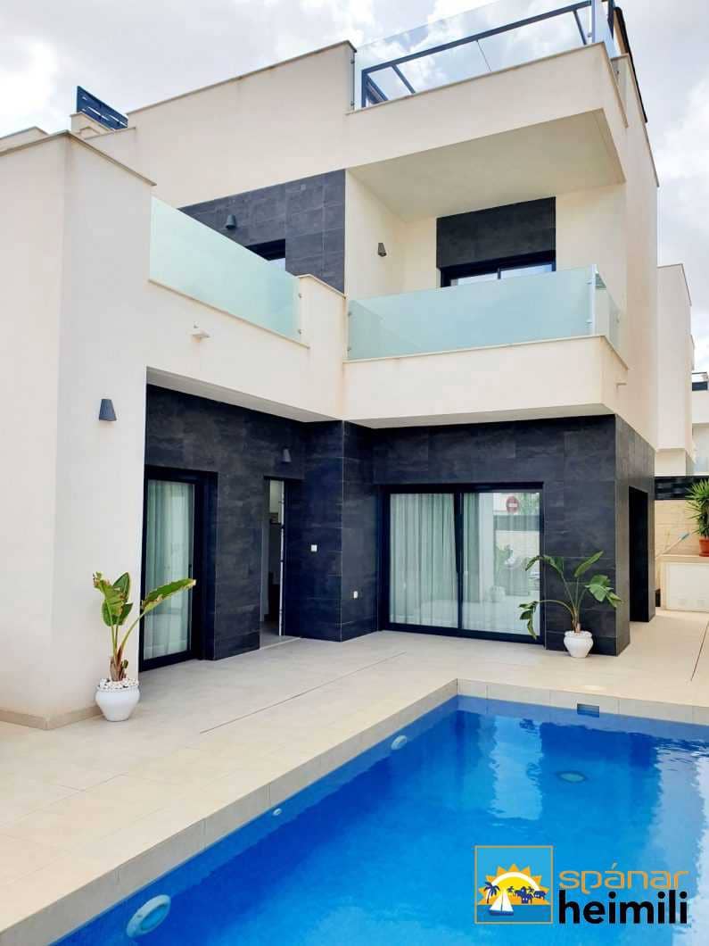 3 slaapkamer Villa te koop in Benijofar met zwembad - € 328.000 (Ref: 9404274)