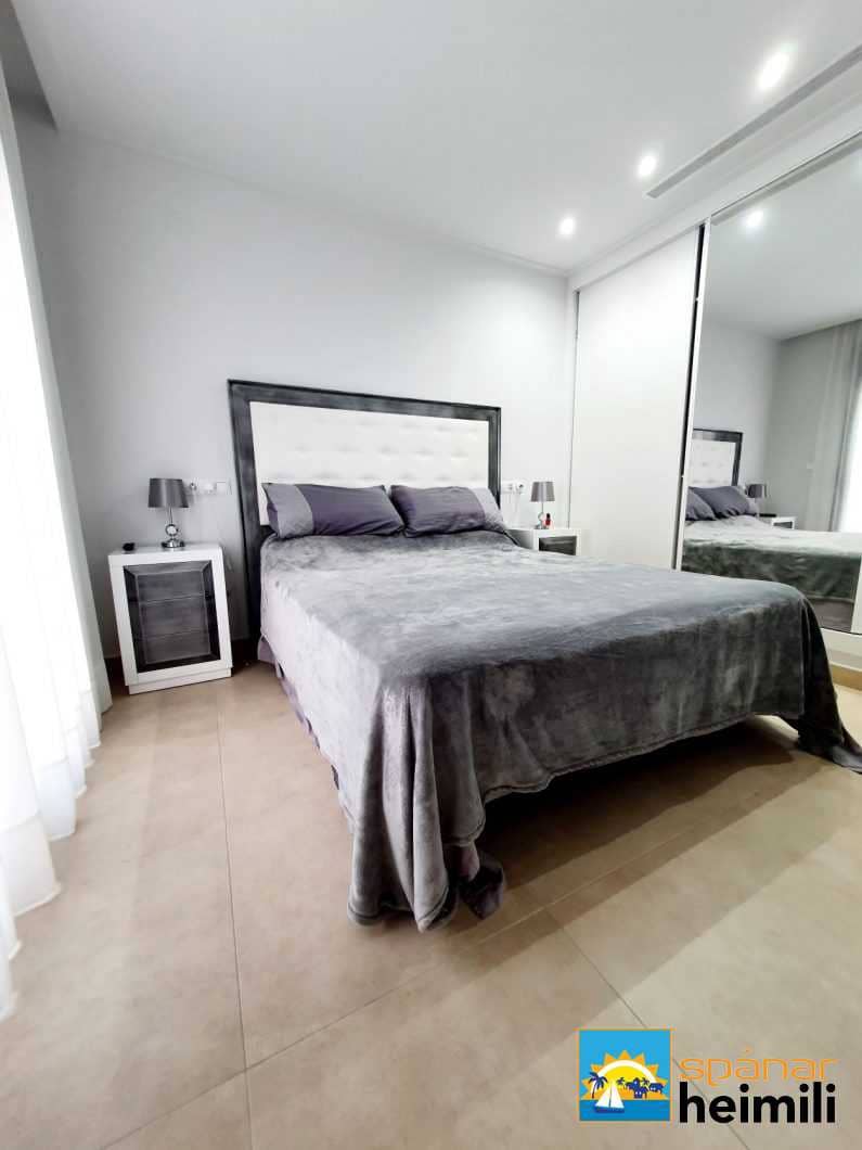 3 slaapkamer Villa te koop in Benijofar met zwembad - € 328.000 (Ref: 9404274)