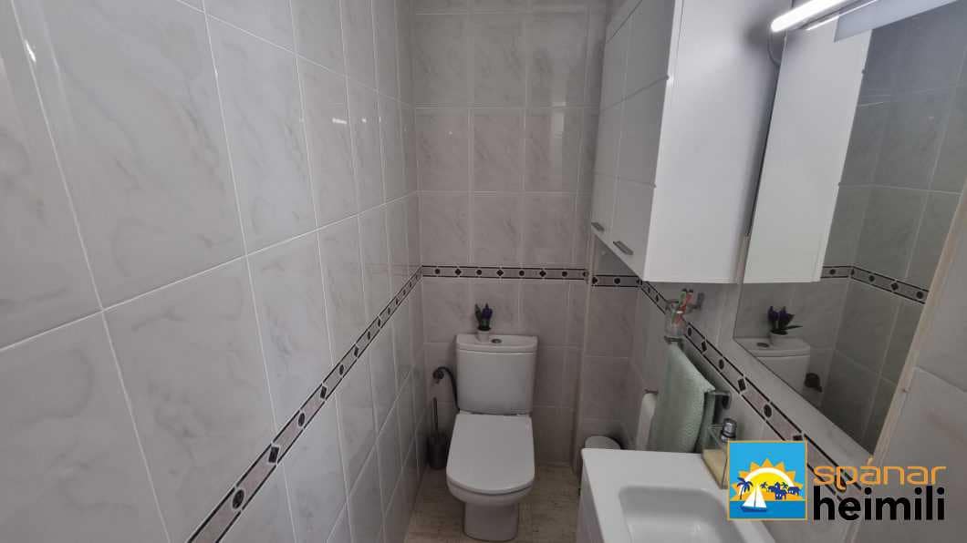 3 sovrum Semi-fristående Villa till salu i Torrevieja med pool - 164 000 € (Ref: 9404281)