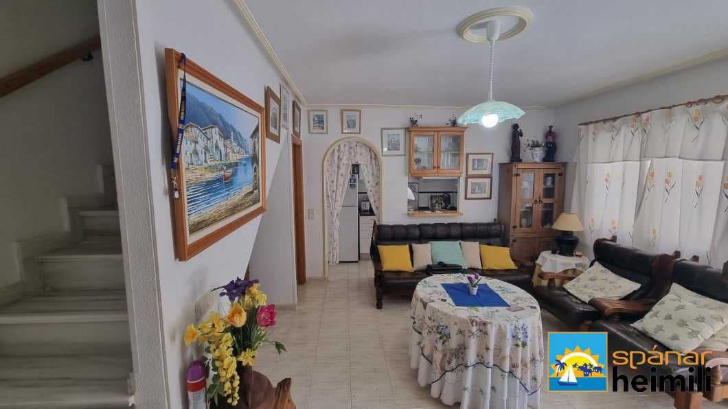 3 sovrum Semi-fristående Villa till salu i Torrevieja med pool - 164 000 € (Ref: 9404281)