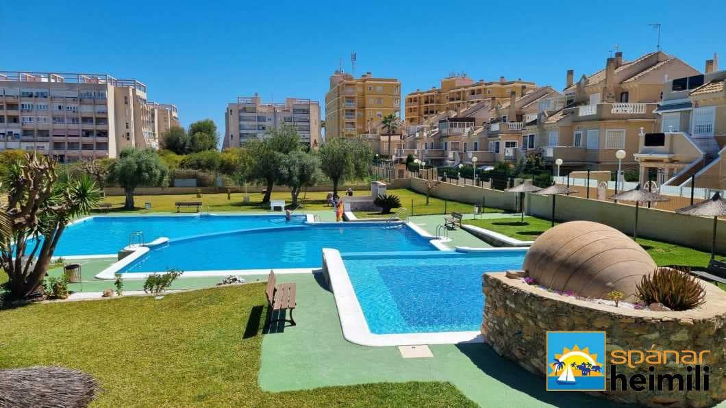 3 sovrum Semi-fristående Villa till salu i Torrevieja med pool - 164 000 € (Ref: 9404281)