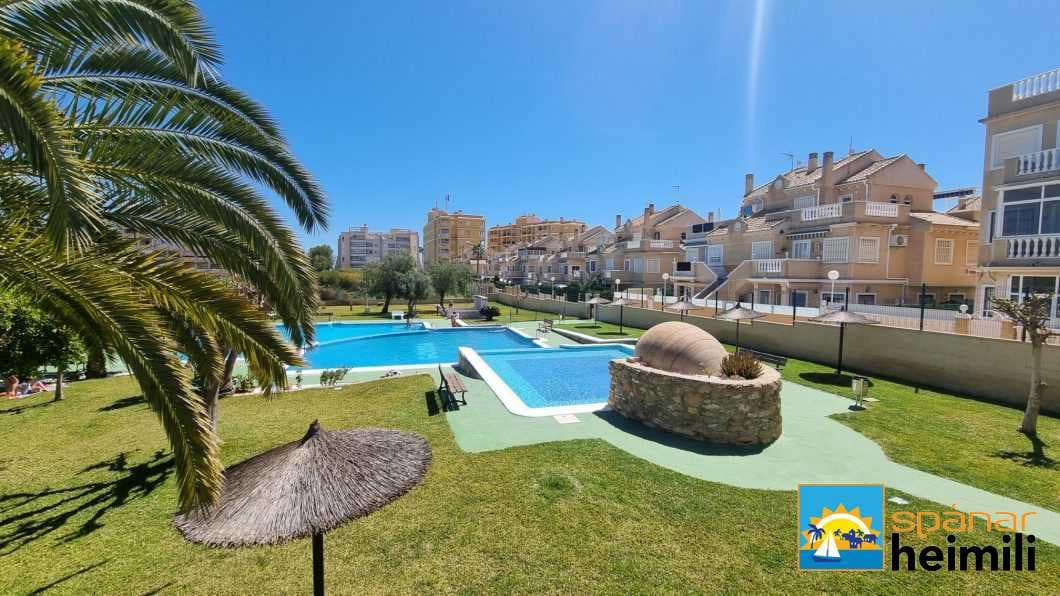 3 sovrum Semi-fristående Villa till salu i Torrevieja med pool - 164 000 € (Ref: 9404281)