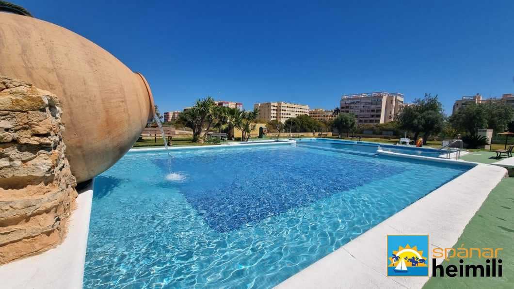 3 sovrum Semi-fristående Villa till salu i Torrevieja med pool - 164 000 € (Ref: 9404281)