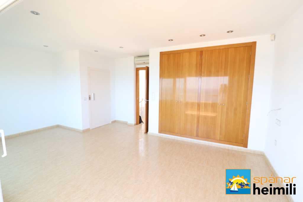 4 makuuhuone Omakotitalo myytävänä paikassa Cabo Roig mukana uima-altaan - 504 000 € (Ref: 9404284)