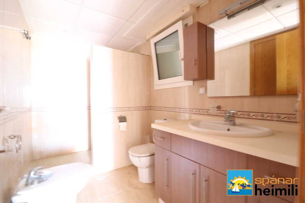 4 makuuhuone Omakotitalo myytävänä paikassa Cabo Roig mukana uima-altaan - 504 000 € (Ref: 9404284)