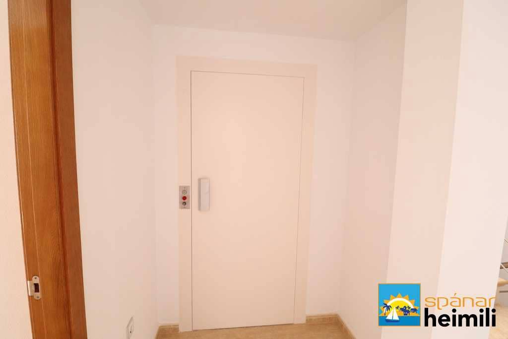 4 makuuhuone Omakotitalo myytävänä paikassa Cabo Roig mukana uima-altaan - 504 000 € (Ref: 9404284)