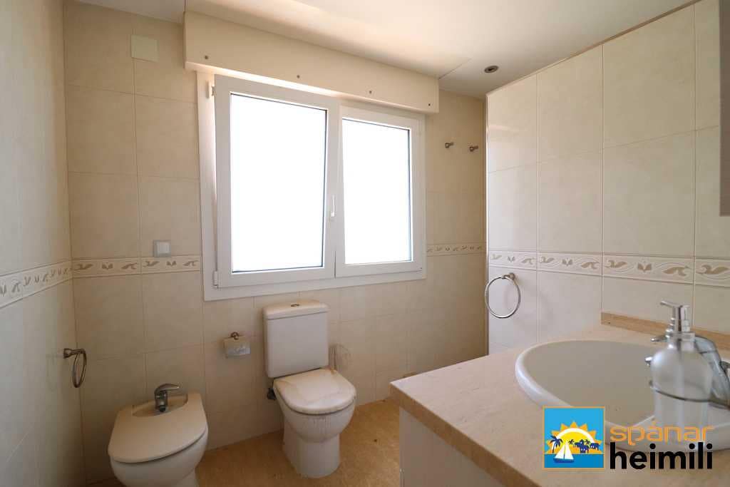 4 makuuhuone Omakotitalo myytävänä paikassa Cabo Roig mukana uima-altaan - 504 000 € (Ref: 9404284)