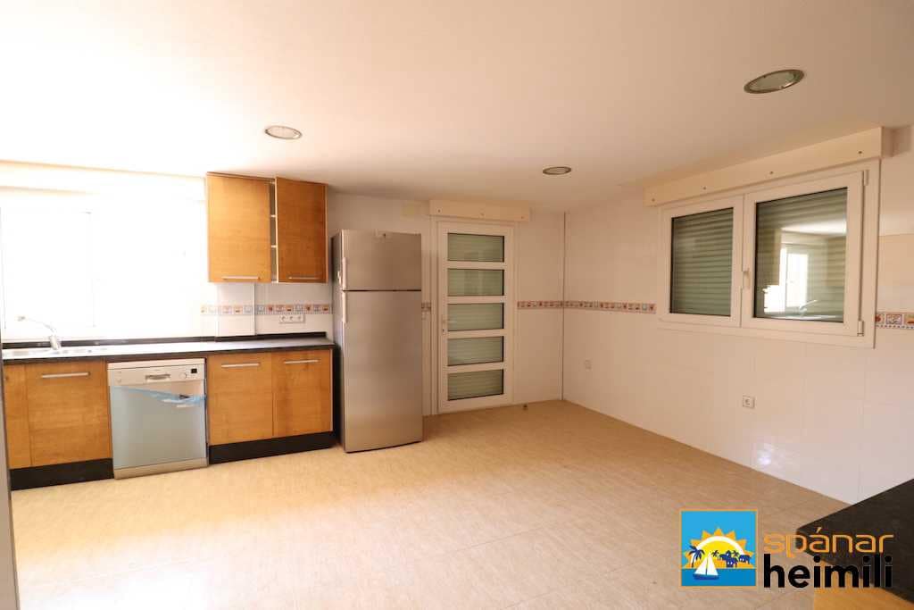 4 makuuhuone Omakotitalo myytävänä paikassa Cabo Roig mukana uima-altaan - 504 000 € (Ref: 9404284)