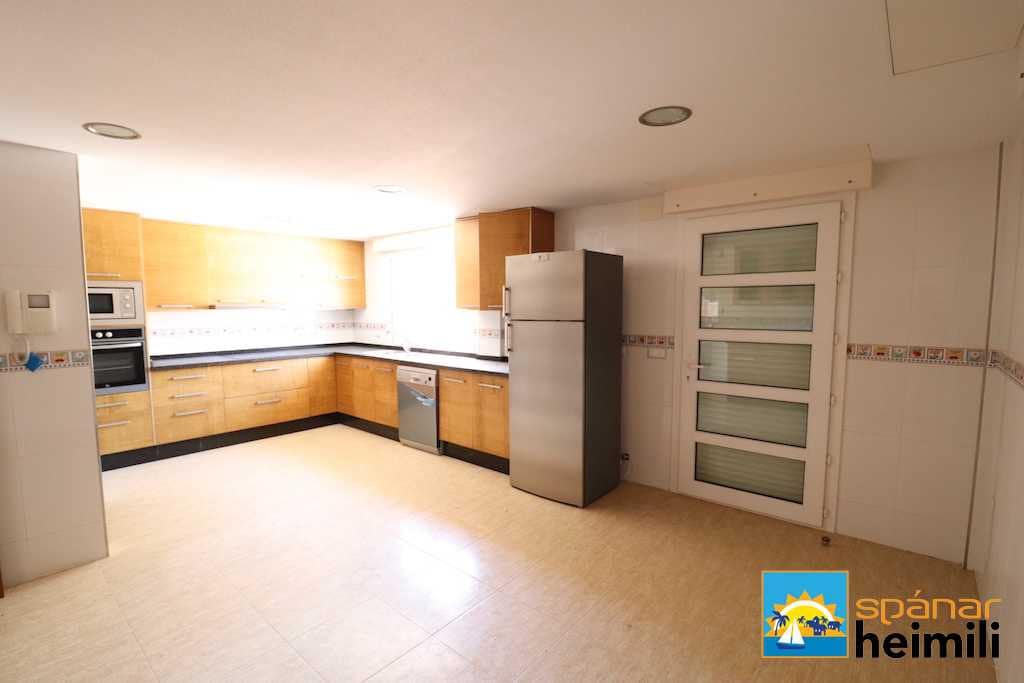 4 makuuhuone Omakotitalo myytävänä paikassa Cabo Roig mukana uima-altaan - 504 000 € (Ref: 9404284)