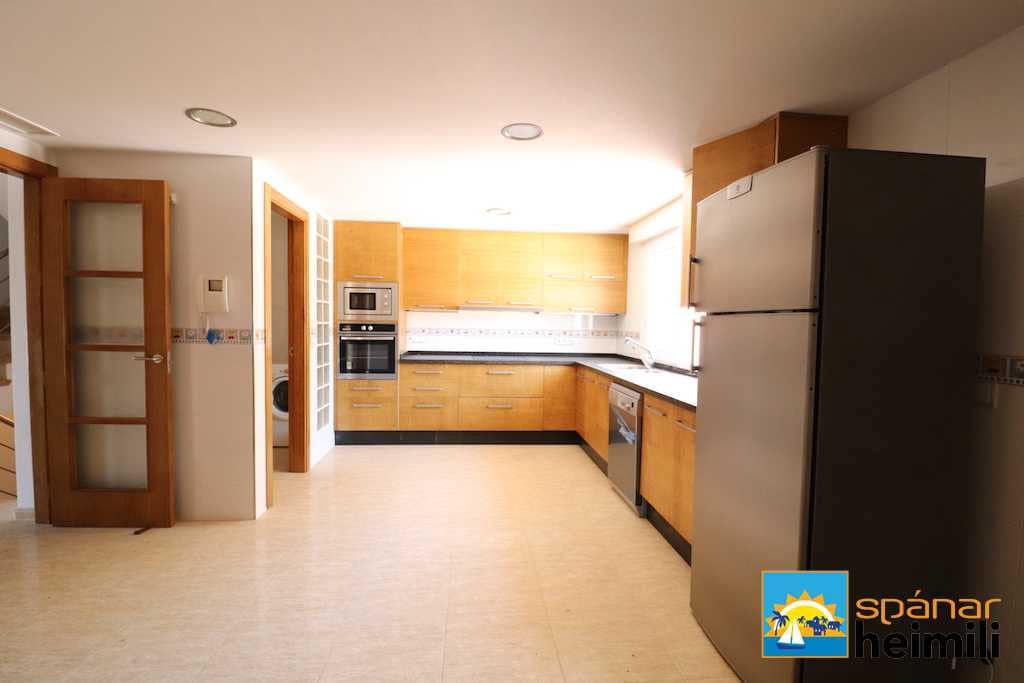 4 makuuhuone Omakotitalo myytävänä paikassa Cabo Roig mukana uima-altaan - 504 000 € (Ref: 9404284)